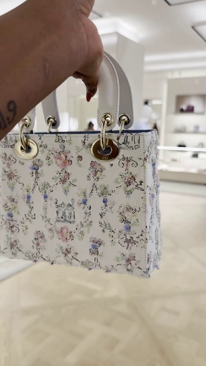 ✨ Premium structured luxury handbag