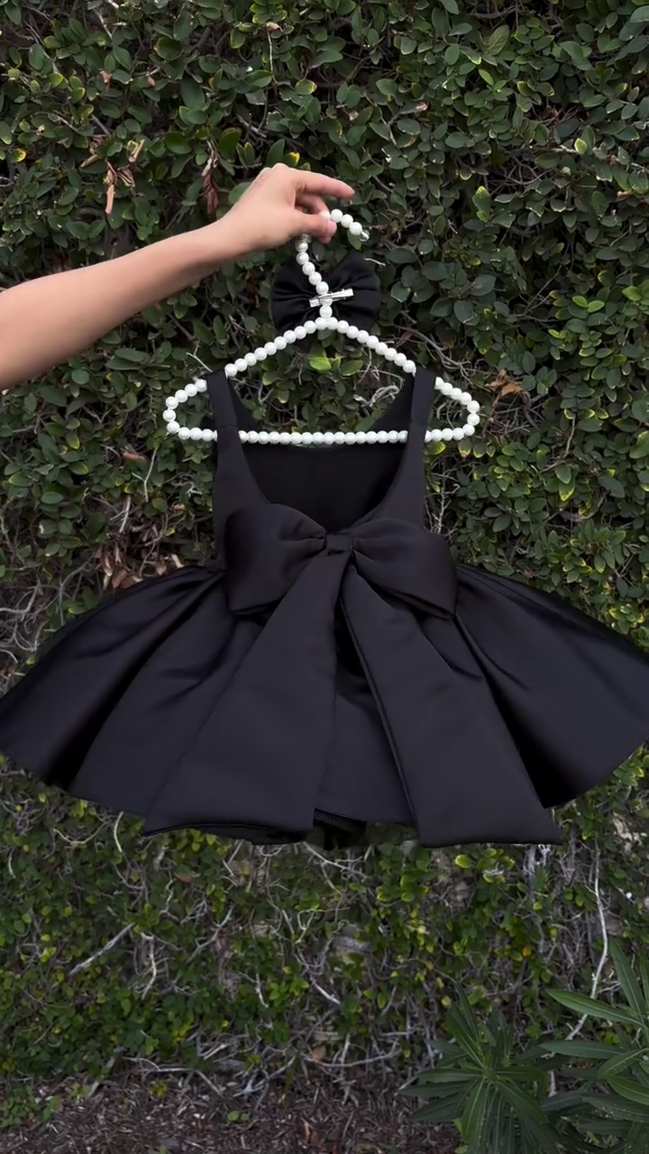 🖤🎀 Elegant Black Bow Princess Frock for Girls – Premium Flared Party Dress with Statement Bow & Classic Chic Design 👑✨