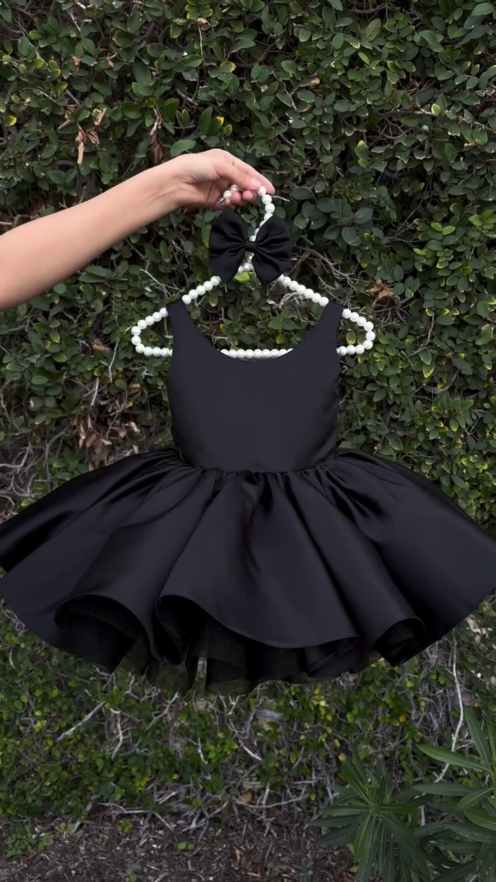 🖤🎀 Elegant Black Bow Princess Frock for Girls – Premium Flared Party Dress with Statement Bow & Classic Chic Design 👑✨