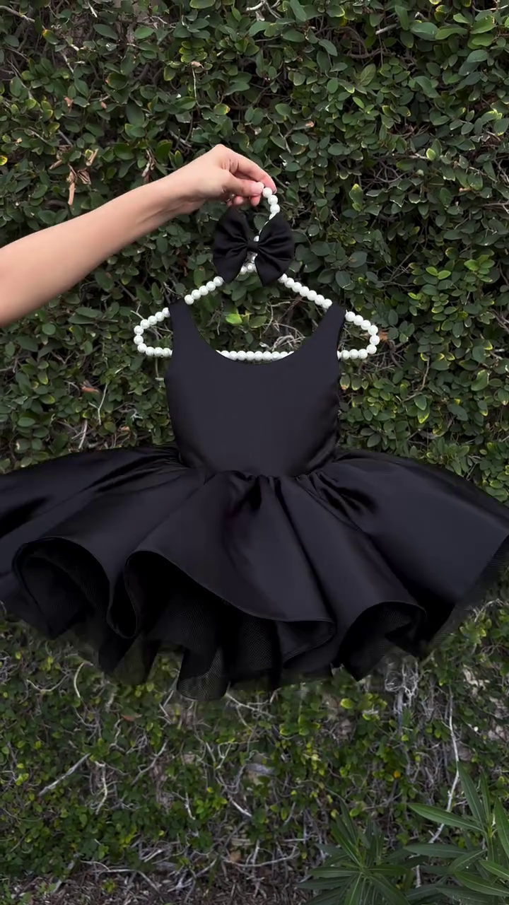 🖤🎀 Elegant Black Bow Princess Frock for Girls – Premium Flared Party Dress with Statement Bow & Classic Chic Design 👑✨