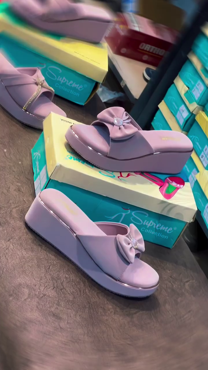 💜✨ Elegant Bow Platform Sandals for Women – Stylish Soft-Pink Wedge Slippers with Sparkling Bow Detail 👡🎀